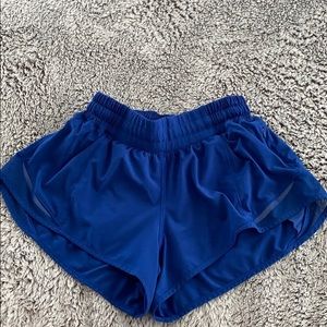 Hotty Hot 2.5 Lululemon short